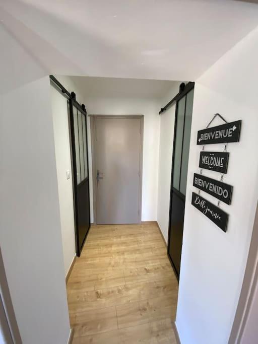 Le Petit Loft Des Halles เบซิเยร์ ภายนอก รูปภาพ